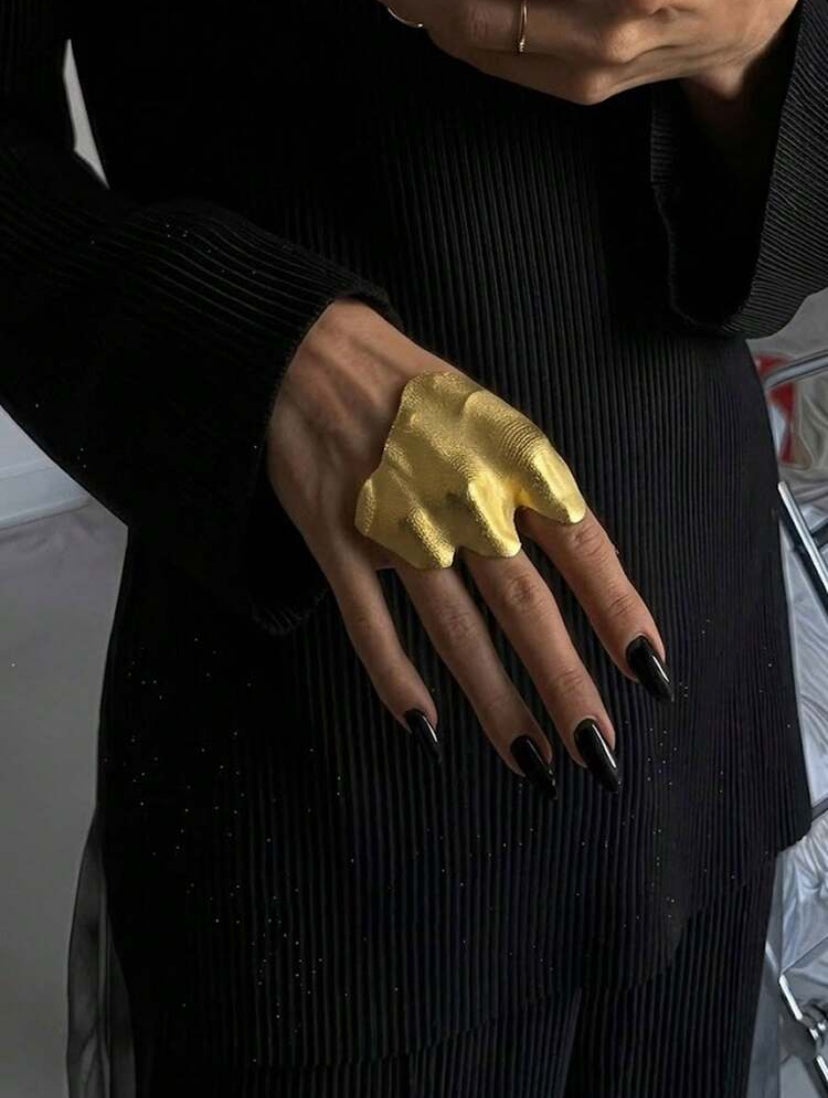 Exaggerated Palm Ring