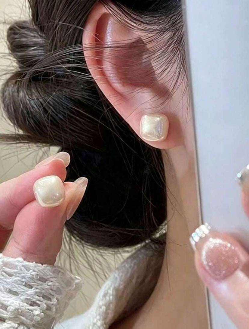Pearl Stud Earring