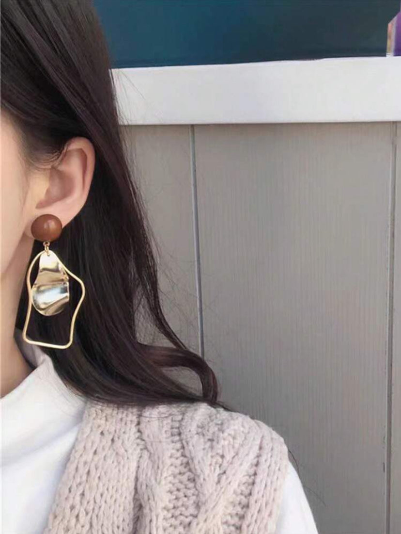 Dangling Resin Drop Earrings
