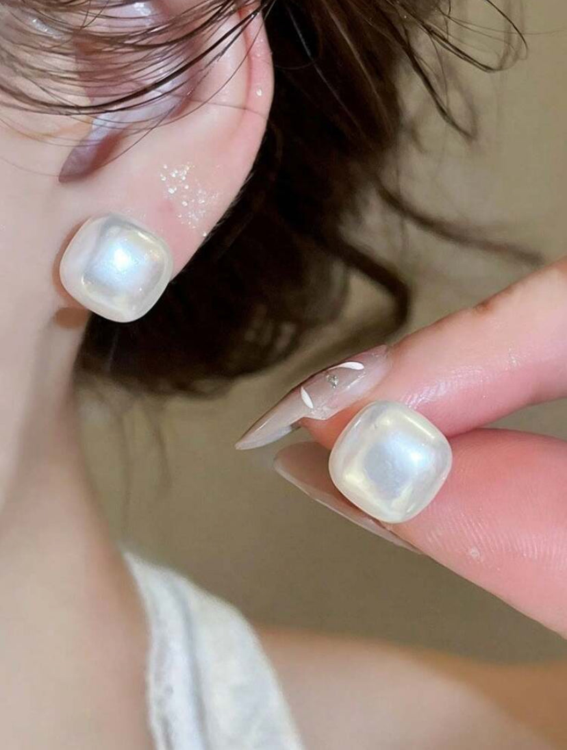 Pearl Stud Earring