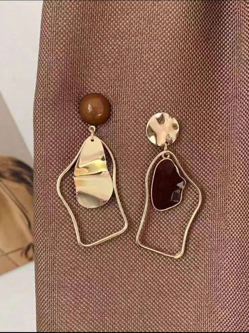 Dangling Resin Drop Earrings