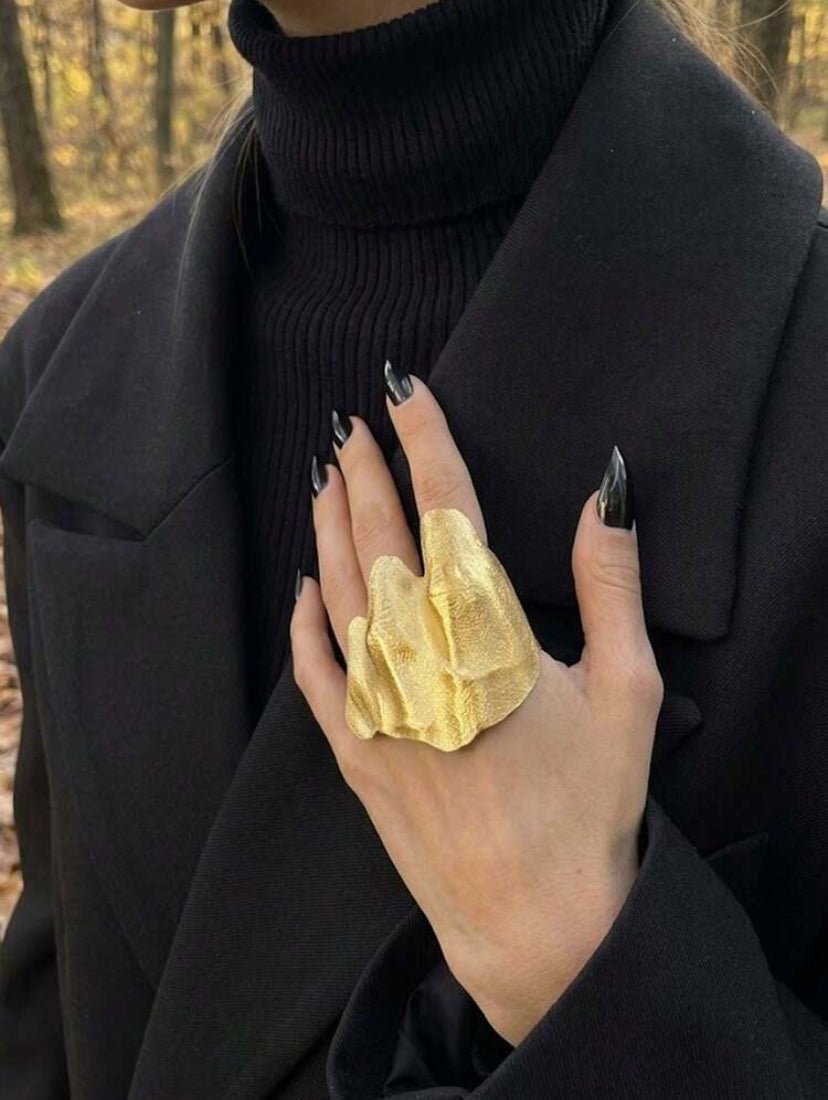 Exaggerated Palm Ring